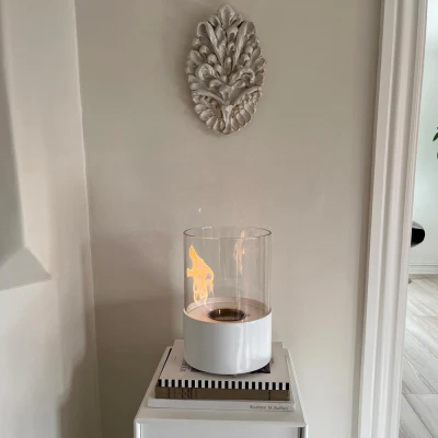 Cheminée bioéthanol cylindrique avec base blanche Cheminée bioéthanol blanche avec verre cylindrique